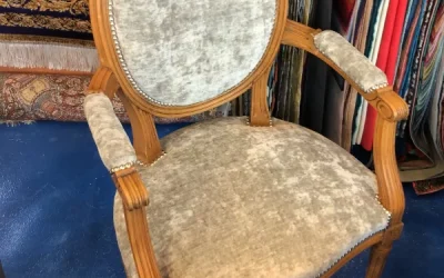 Chaise médaillon avec accoudoirs